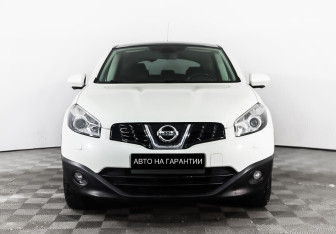 Подержанный автомобиль Nissan Qashqai 2013 года (2 фото)