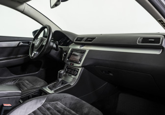 Подержанный автомобиль Volkswagen Passat Sedan 2011 года (13 фото)