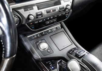 Подержанный автомобиль Lexus ES 2016 года (19 фото)