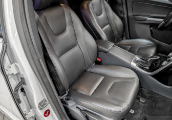 Подержанный автомобиль Volvo XC60 2017 года (22 фото)