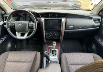 Подержанный автомобиль Toyota Fortuner 2018 года (9 фото)