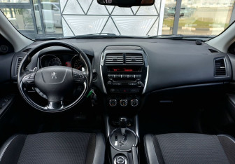 Подержанный автомобиль Peugeot 4008 2012 года (11 фото)