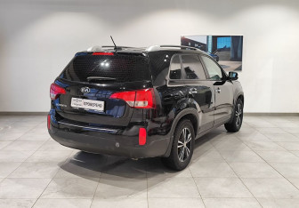 Подержанный автомобиль Kia Sorento 2017 года (5 фото)