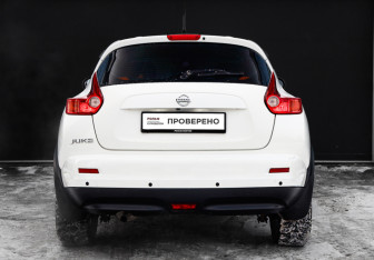 Подержанный автомобиль Nissan Juke 2013 года (6 фото)