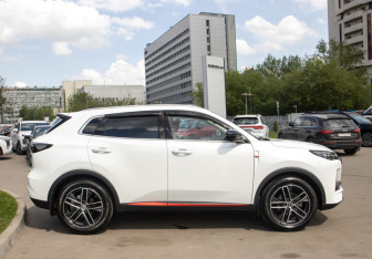 Подержанный автомобиль Changan UNI-S 2024 года (3 фото)