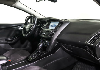 Подержанный автомобиль Ford Focus Hatchback 2016 года (7 фото)