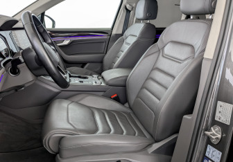 Подержанный автомобиль Volkswagen Touareg 2021 года (20 фото)