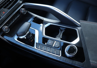 Подержанный автомобиль Geely Tugella 2022 года (16 фото)