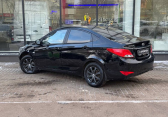 Подержанный автомобиль Hyundai Solaris Sedan 2015 года (6 фото)