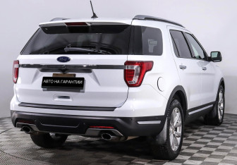 Подержанный автомобиль Ford Explorer 2019 года (3 фото)