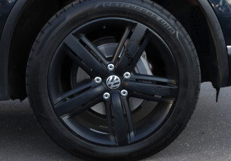 Подержанный автомобиль Volkswagen Touareg 2016 года (23 фото)