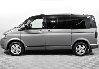 Подержанный автомобиль Volkswagen Multivan 2015 года (2 фото)