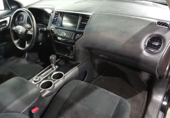 Подержанный автомобиль Nissan Pathfinder 2016 года (10 фото)