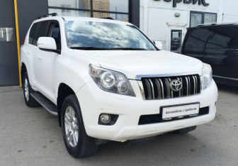 Подержанный автомобиль Toyota Land Cruiser Prado 2012 года (3 фото)