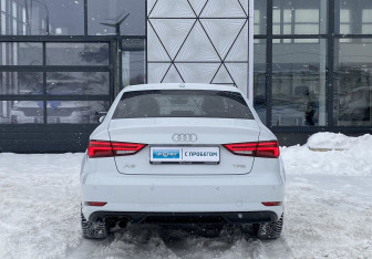 Подержанный автомобиль Audi A3 Sedan 2017 года (6 фото)