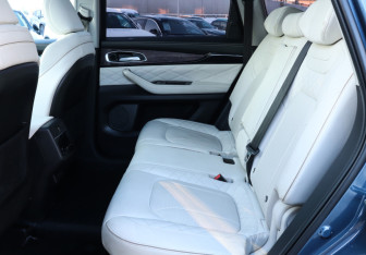 Подержанный автомобиль Exeed VX 2022 года (10 фото)