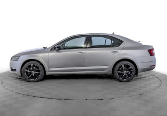 Подержанный автомобиль Skoda Octavia Liftback 2019 года (8 фото)