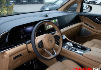 Подержанный автомобиль Voyah Dream 2023 года (11 фото)