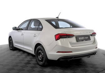 Подержанный автомобиль Skoda Rapid Liftback 2021 года (7 фото)