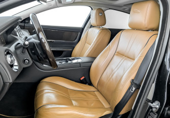 Подержанный автомобиль Jaguar XJ 2019 года (20 фото)