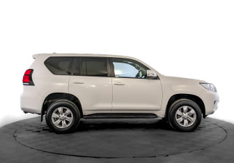 Подержанный автомобиль Toyota Land Cruiser Prado 2021 года (4 фото)