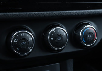 Подержанный автомобиль Toyota Corolla Sedan 2013 года (14 фото)