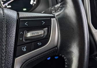 Подержанный автомобиль Toyota Land Cruiser Prado 2019 года (30 фото)