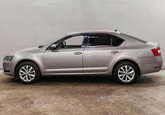 Подержанный автомобиль Skoda Octavia Liftback 2017 года (8 фото)