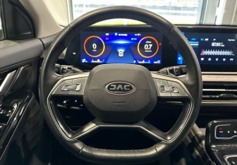 Подержанный автомобиль JAC JS6 2023 года (13 фото)