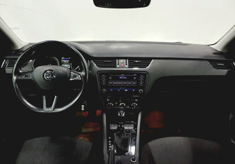 Подержанный автомобиль Skoda Octavia Liftback 2018 года (11 фото)