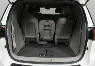 Подержанный автомобиль Kia Carnival 2016 года (18 фото)