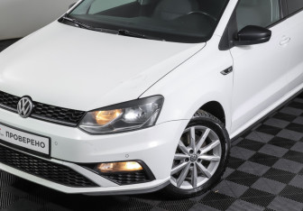 Подержанный автомобиль Volkswagen Polo Sedan 2017 года (22 фото)