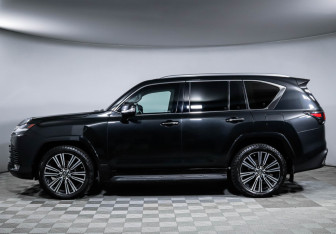Подержанный автомобиль Lexus LX 2023 года (8 фото)