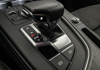 Подержанный автомобиль Audi A4 Sedan 2019 года (15 фото)