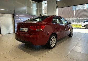 Подержанный автомобиль Kia Cerato Sedan 2010 года (4 фото)