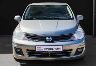 Подержанный автомобиль Nissan Tiida Hatchback 2010 года (2 фото)