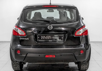 Подержанный автомобиль Nissan Qashqai 2013 года (6 фото)
