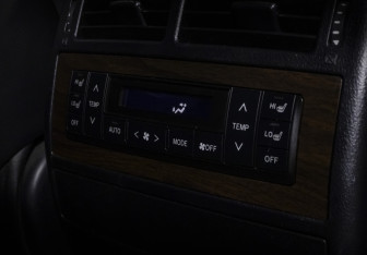 Подержанный автомобиль Toyota Land Cruiser Suv 2015 года (20 фото)