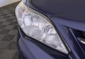 Подержанный автомобиль Toyota Corolla Sedan 2012 года (11 фото)