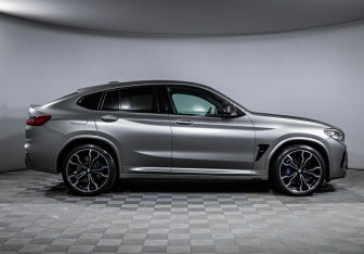 Подержанный автомобиль BMW X4 M 2020 года (4 фото)