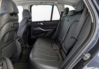 Подержанный автомобиль BMW X5 2021 года (18 фото)