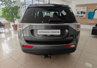 Подержанный автомобиль Mitsubishi Outlander 2013 года (6 фото)
