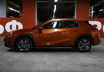 Подержанный автомобиль Lexus UX 2018 года (8 фото)