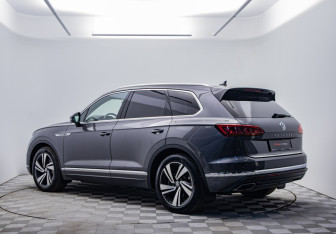 Подержанный автомобиль Volkswagen Touareg 2018 года (7 фото)