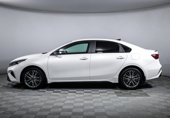 Подержанный автомобиль Kia Cerato Sedan 2022 года (8 фото)