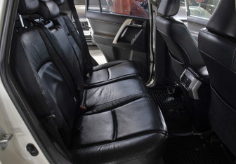 Подержанный автомобиль Toyota Land Cruiser Prado 2010 года (12 фото)