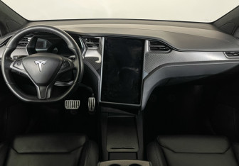 Подержанный автомобиль Tesla Model X 2019 года (12 фото)