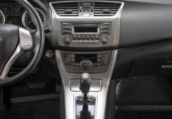 Подержанный автомобиль Nissan Sentra Sedan 2015 года (15 фото)