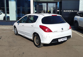 Подержанный автомобиль Peugeot 308 Hatchback 2008 года (7 фото)