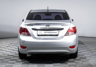 Подержанный автомобиль Hyundai Solaris Sedan 2012 года (6 фото)